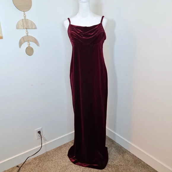 Socialcircles Dresses & Skirts - Vintage Socialcircles Deep Dark Red Velvet Cowl Neck Formal Maxi Dress Size 8